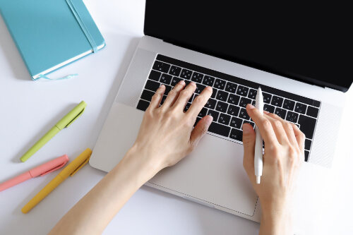 パソコンで文字を打つ